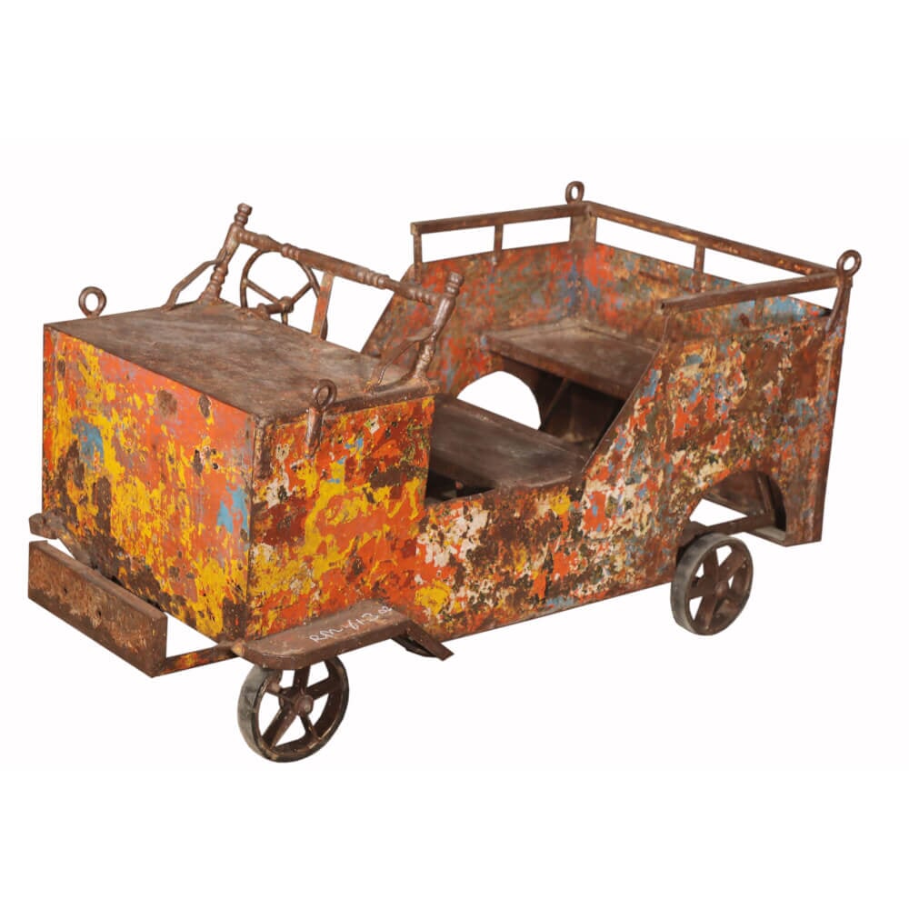 Voiture en fer vintage