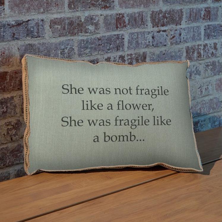 Coussin décoratif Fragile comme une bombe