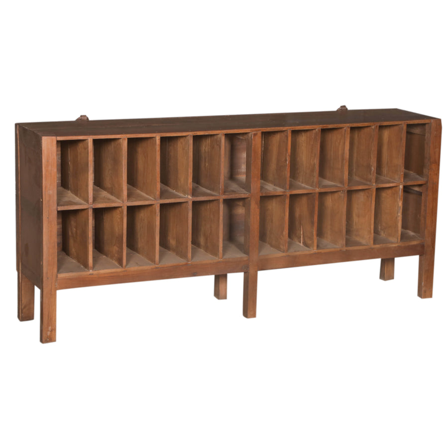 Étagère à livres artisanale à 24 compartiments