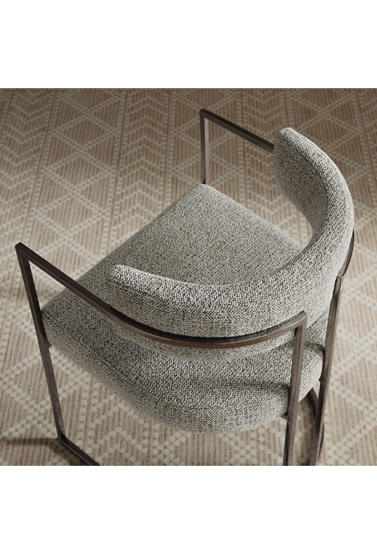 Chaise de salle à manger Ardenza à dossier incurvé en tissu et métal, blé argenté