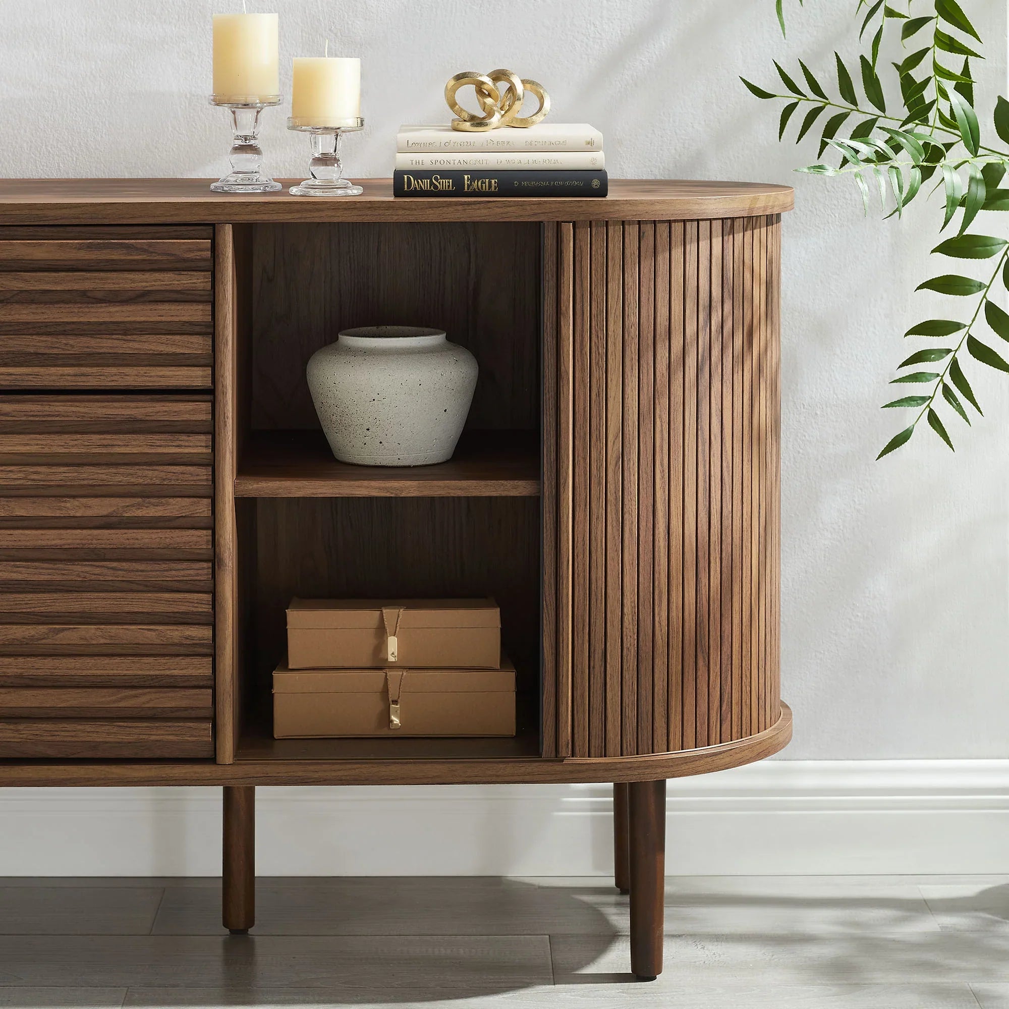 Harjan Buffet ovale cannelé en noyer