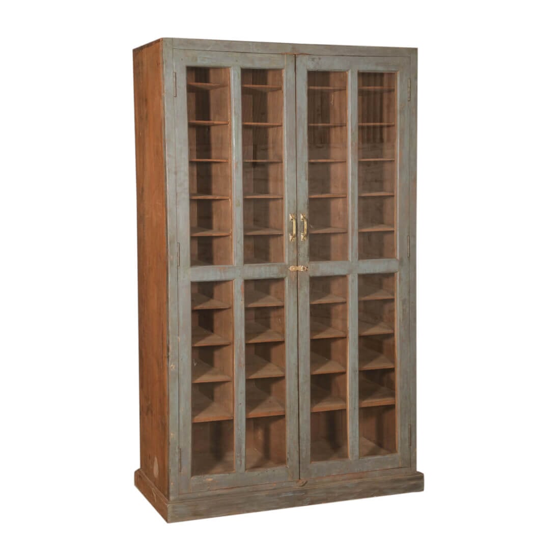 Armoire en bois avec vitre