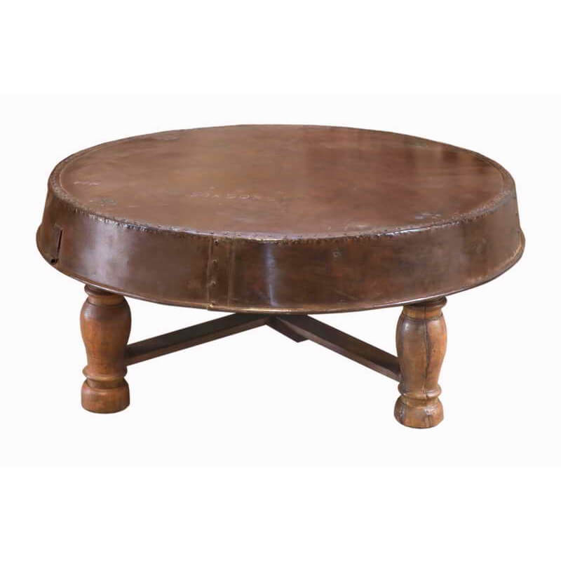 Table basse fabriquée à partir d'une poêle de cuisine recyclée