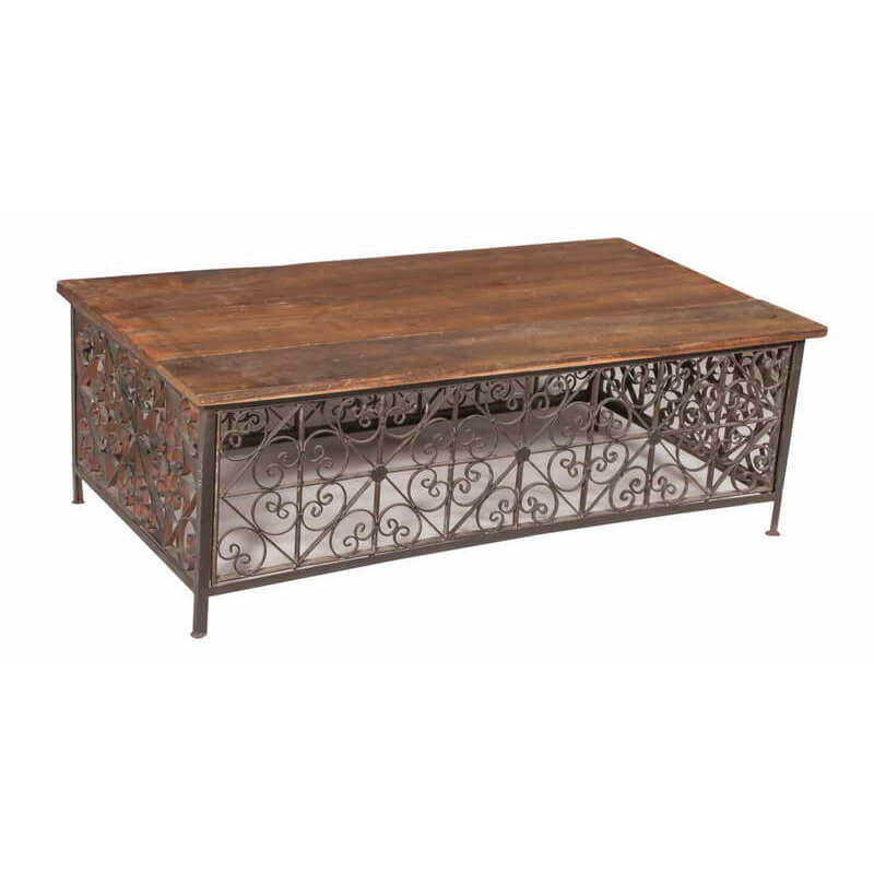 Table basse fabriquée à partir d'une balustrade de balcon recyclée