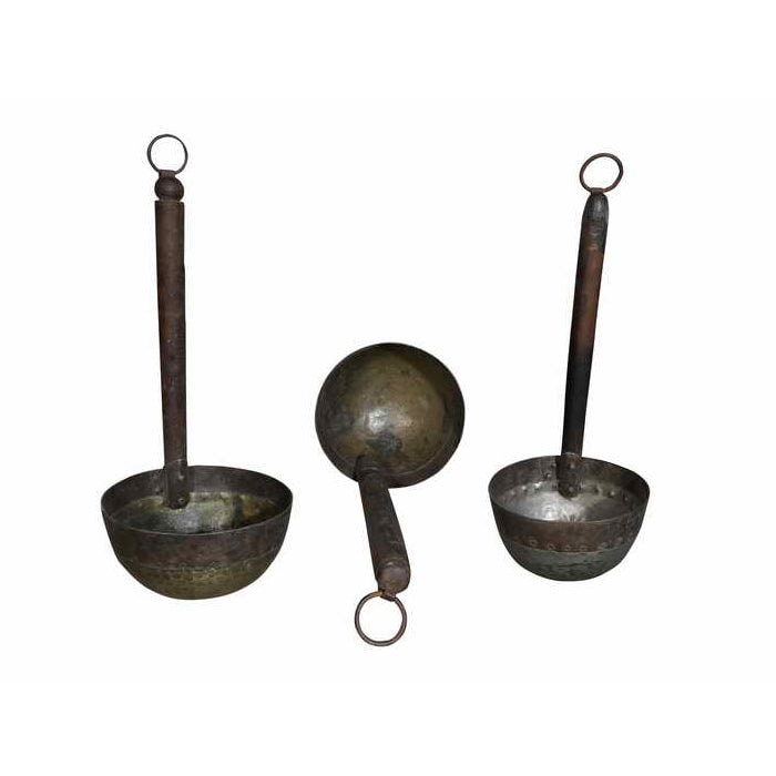 Cuillère en fer vintage avec manche en teck