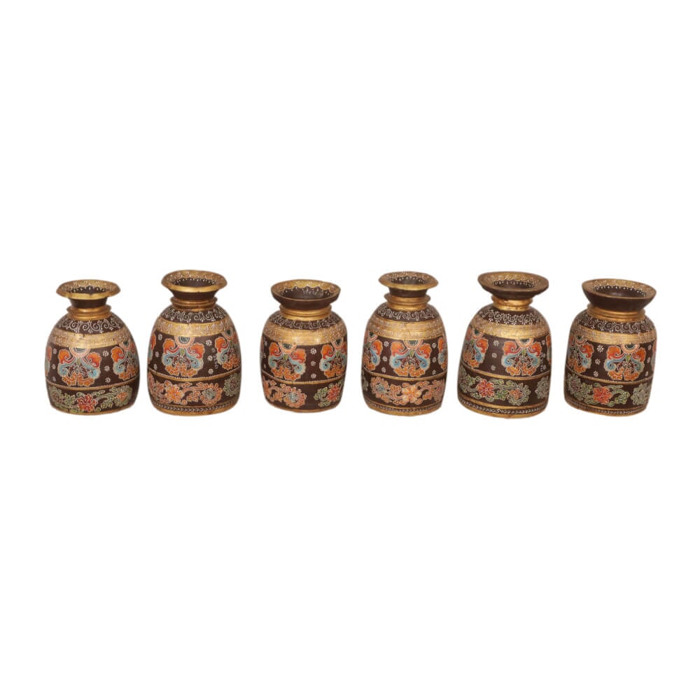 Pots en bois peints à la main