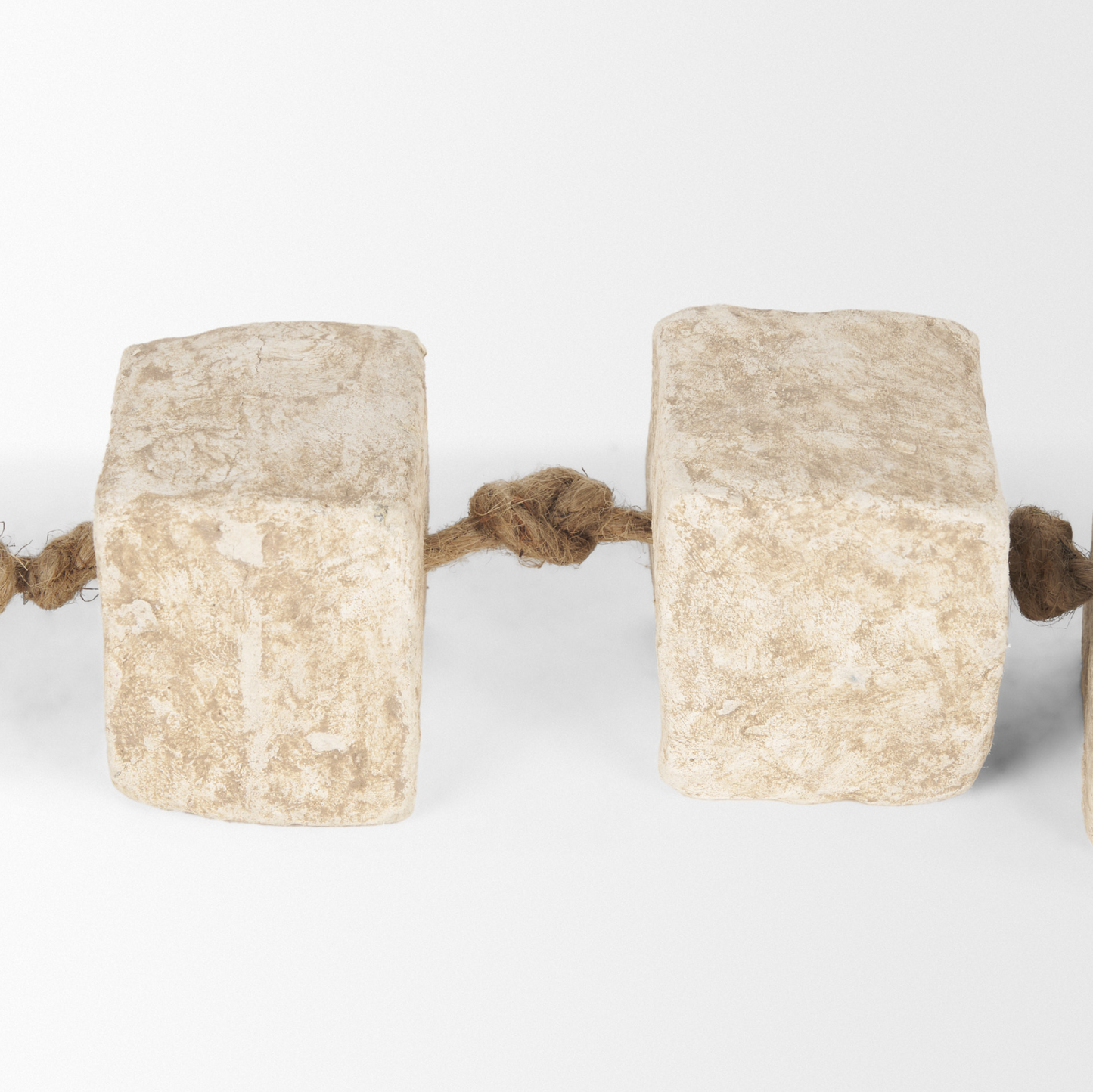 Guirlande de cubes en papier mâché Mala