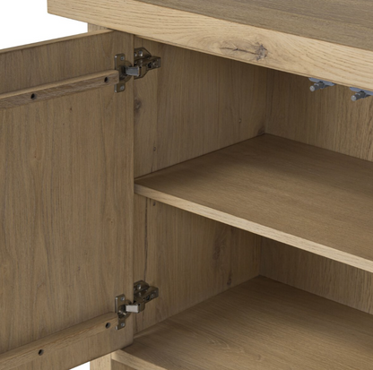 Buffet Norely à quatre mains d'Amber Lewis