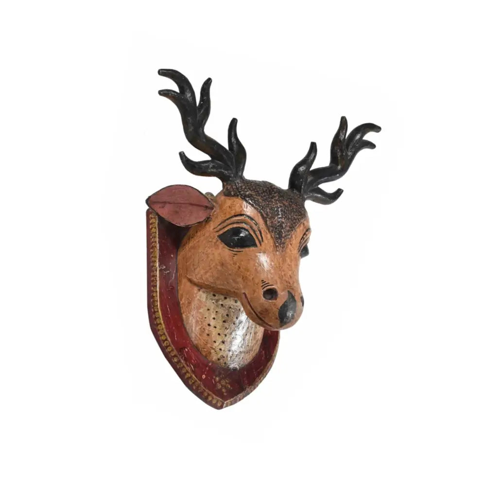 Tête de cerf peinte artisanalement en bois de teck