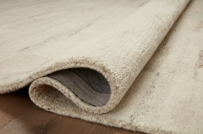Tapis Amber Lewis x Loloi Rocky en coloris Naturel/Brouillard