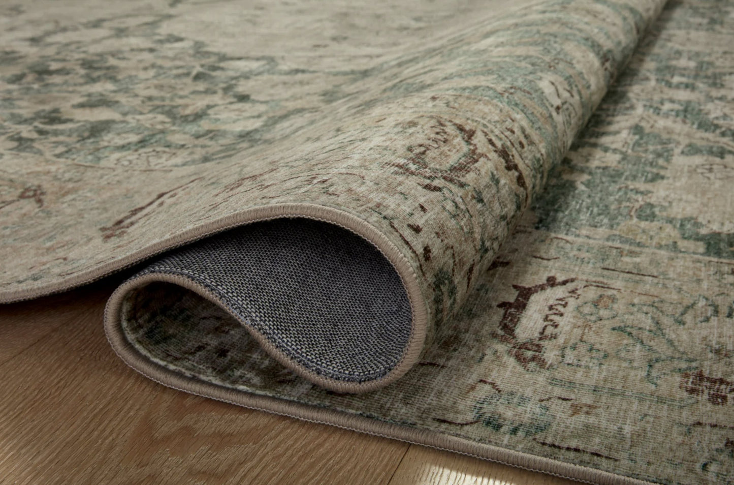 Tapis Magnolia Home par Joanna Gaines × Loloi Sinclair, coloris Jade/Sable