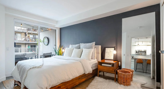 Table de chevet en bois remixée