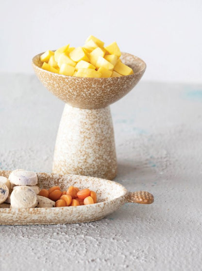 Plat en grès à glaçure réactive mouchetée sur piédestal