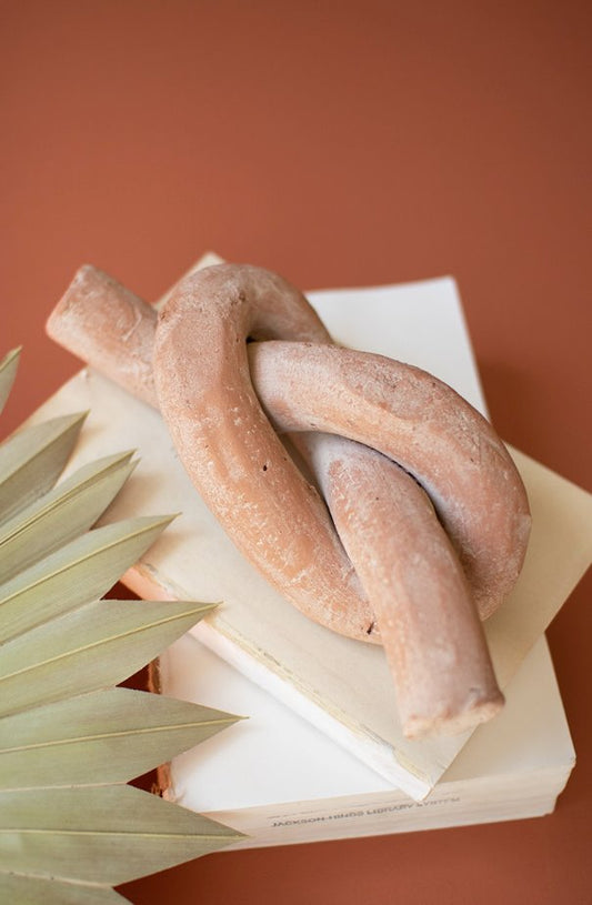 Nœud décoratif en argile blanchie