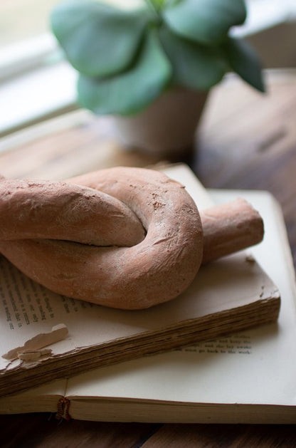 Nœud décoratif en argile blanchie