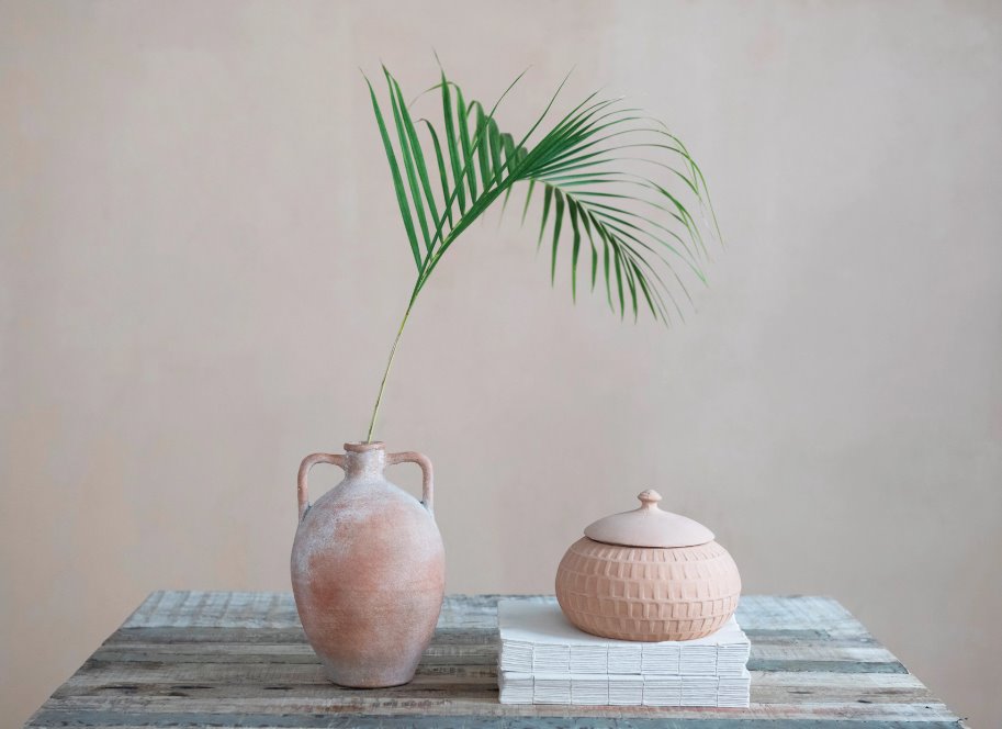 Vase urne en terre cuite avec poignées