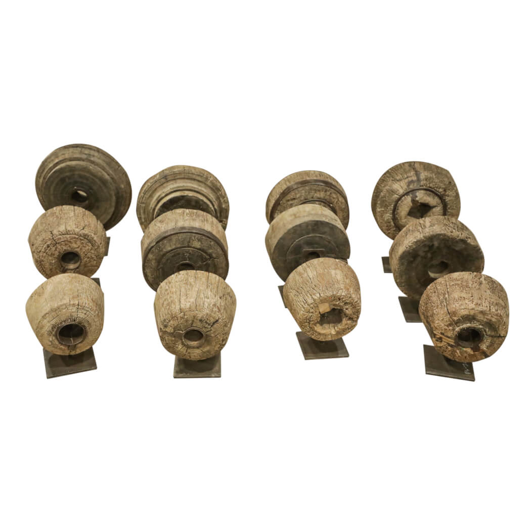 Roue en teck vintage avec support en fer