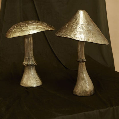 Sculpture de champignon en or enchanteur