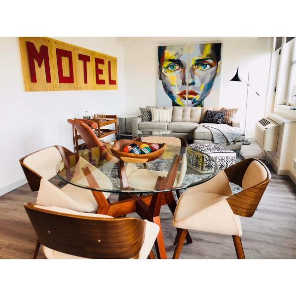 Portrait néon mural