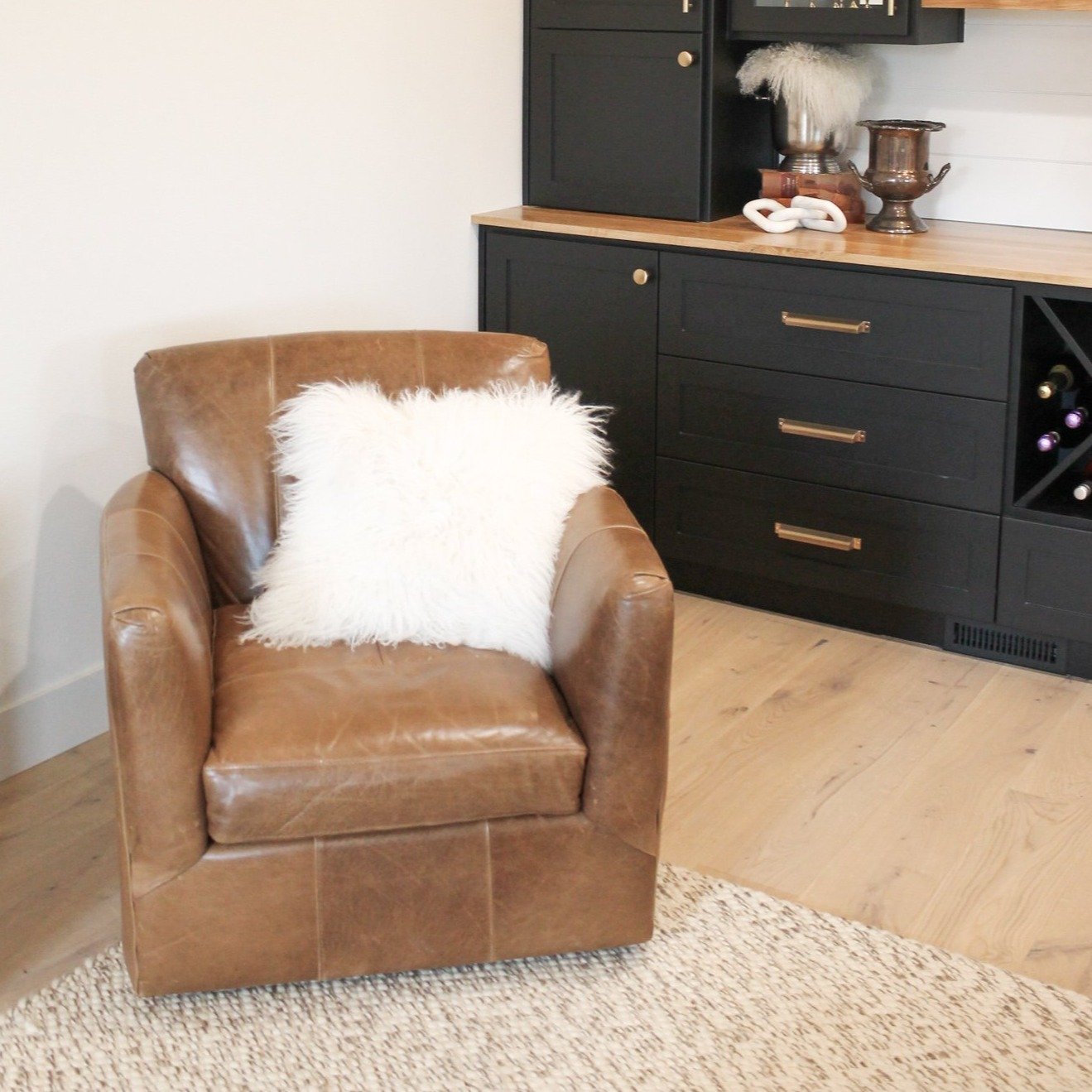 Fauteuil d'appoint pivotant en cuir Grayson