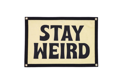 Drapeau du camp Stay Weird