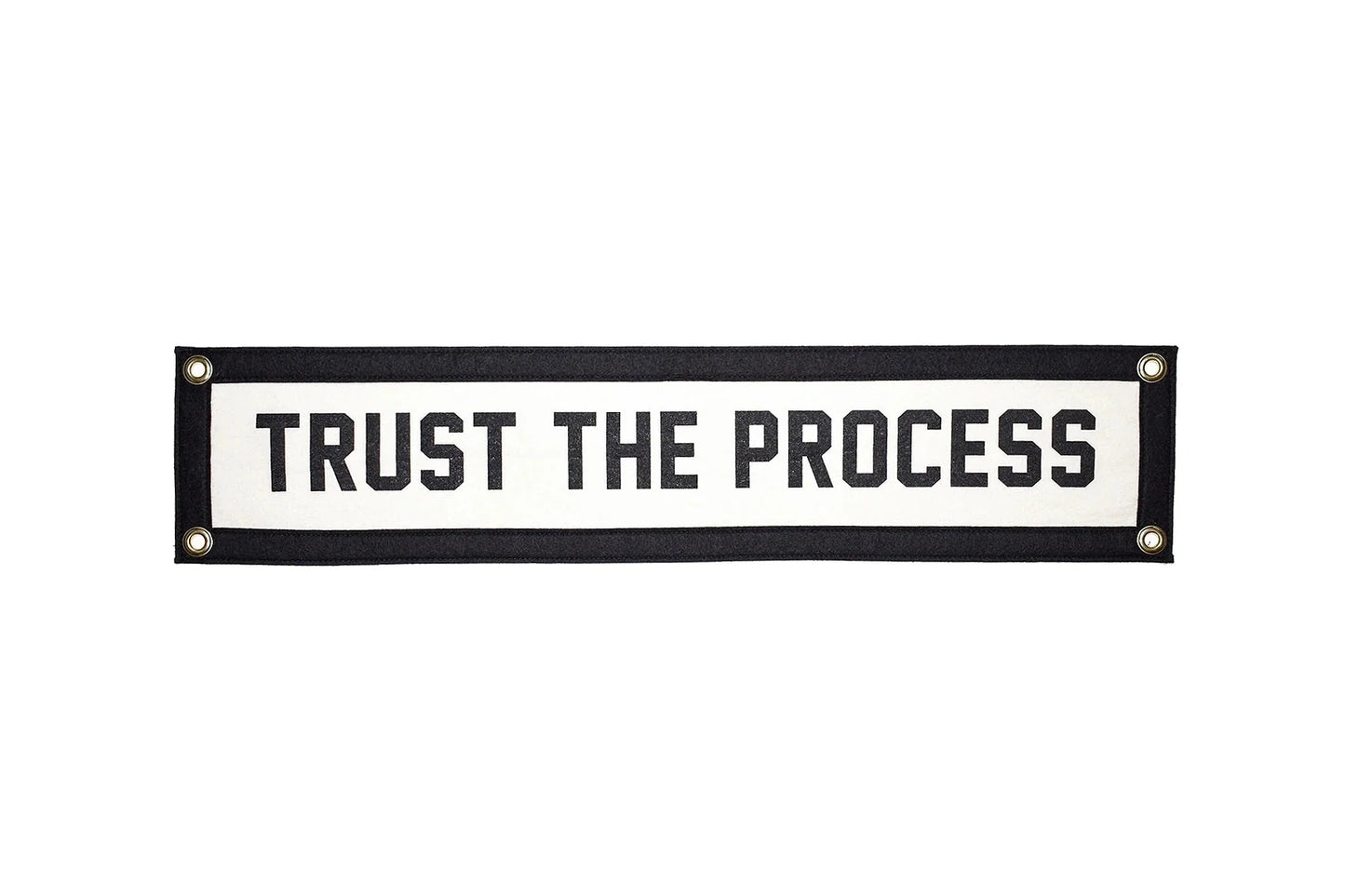 Drapeau du camp « Faites confiance au processus »